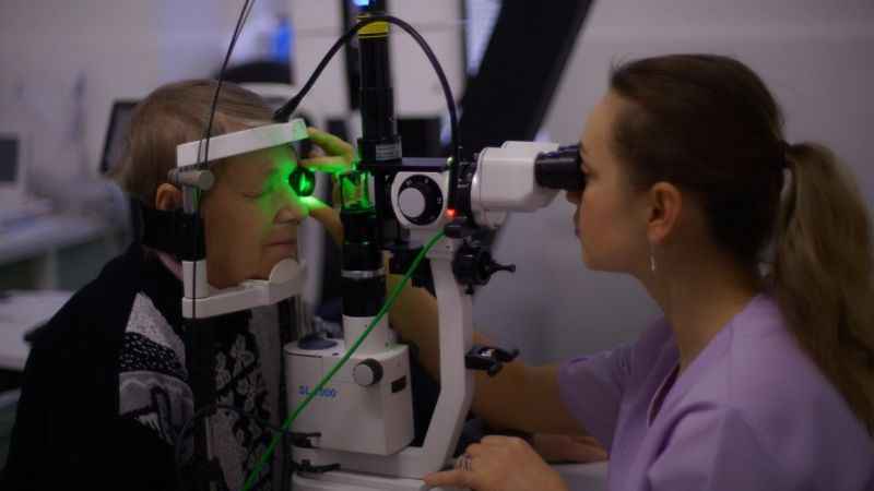 Kortizonlu göz damlasını bilinçsiz kullanmayın Kortizonlu göz damlasını bilinçsiz kullanmayın