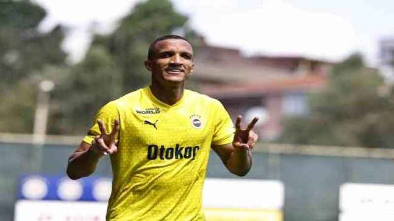 Fenerbahçe'de yeni transfer Rodrigo Becao, ilk antrenmanına çıktı Fenerbahçe'de yeni transfer Rodrigo Becao, ilk antrenmanına çıktı