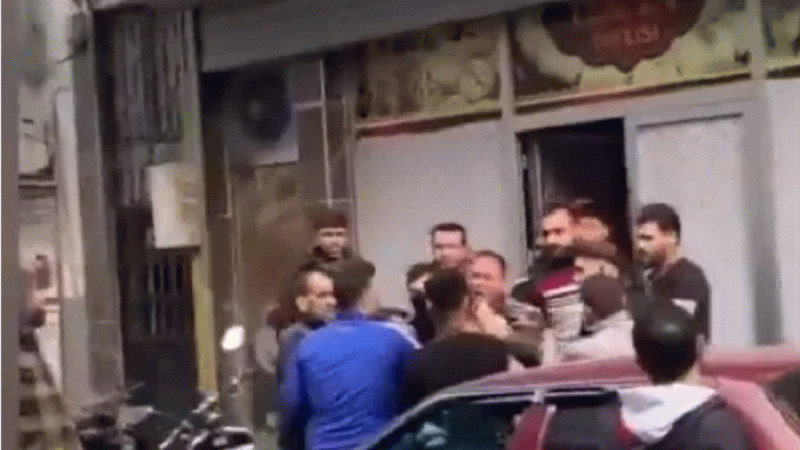 Suriyeliler birbirine girdi: Araba ve motorlarla dükkan bastılar! Suriyeliler birbirine girdi: Araba ve motorlarla dükkan bastılar!