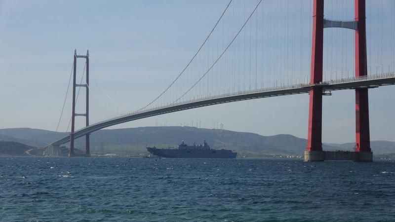 ‘TCG Anadolu’ 1915 Çanakkale Köprüsü altından geçti ‘TCG Anadolu’ 1915 Çanakkale Köprüsü altından geçti