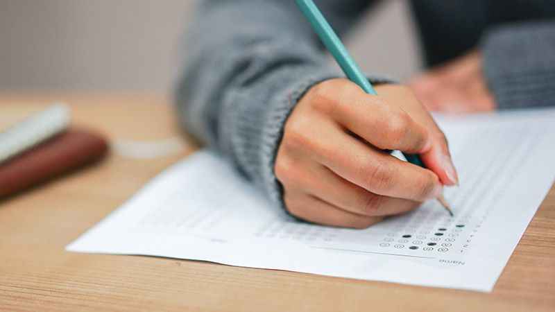 Liselerde test usulü sınav uygulamasına son verildi Liselerde test usulü sınav uygulamasına son verildi