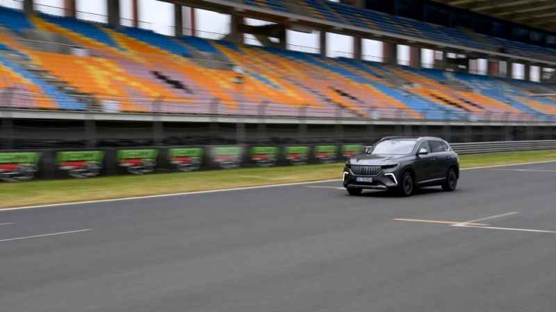 Başkan Yazıcı TOGG ile Formula pistine çıktı Başkan Yazıcı TOGG ile Formula pistine çıktı