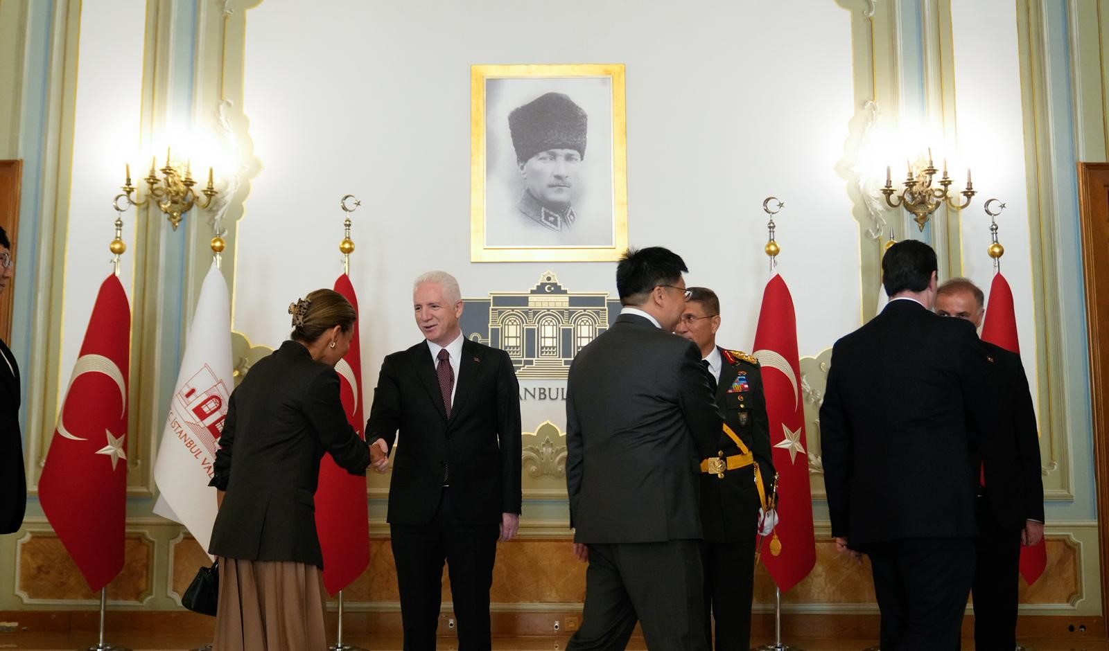 İstanbul Valiliği'nde 30 Ağustos Zafer Bayramı töreni: Vali Davut Gül, tebrikleri kabul etti İstanbul Valiliği'nde 30 Ağustos Zafer Bayramı töreni: Vali Davut Gül, tebrikleri kabul etti