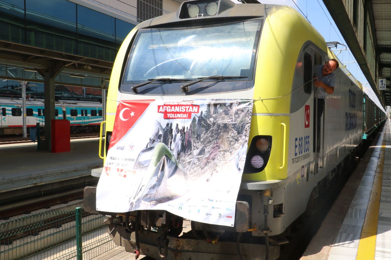 AFAD'dan Afganistan'a Yardım Eli: 23. İyilik Treni Yola Çıkıyor AFAD'dan Afganistan'a Yardım Eli: 23. İyilik Treni Yola Çıkıyor