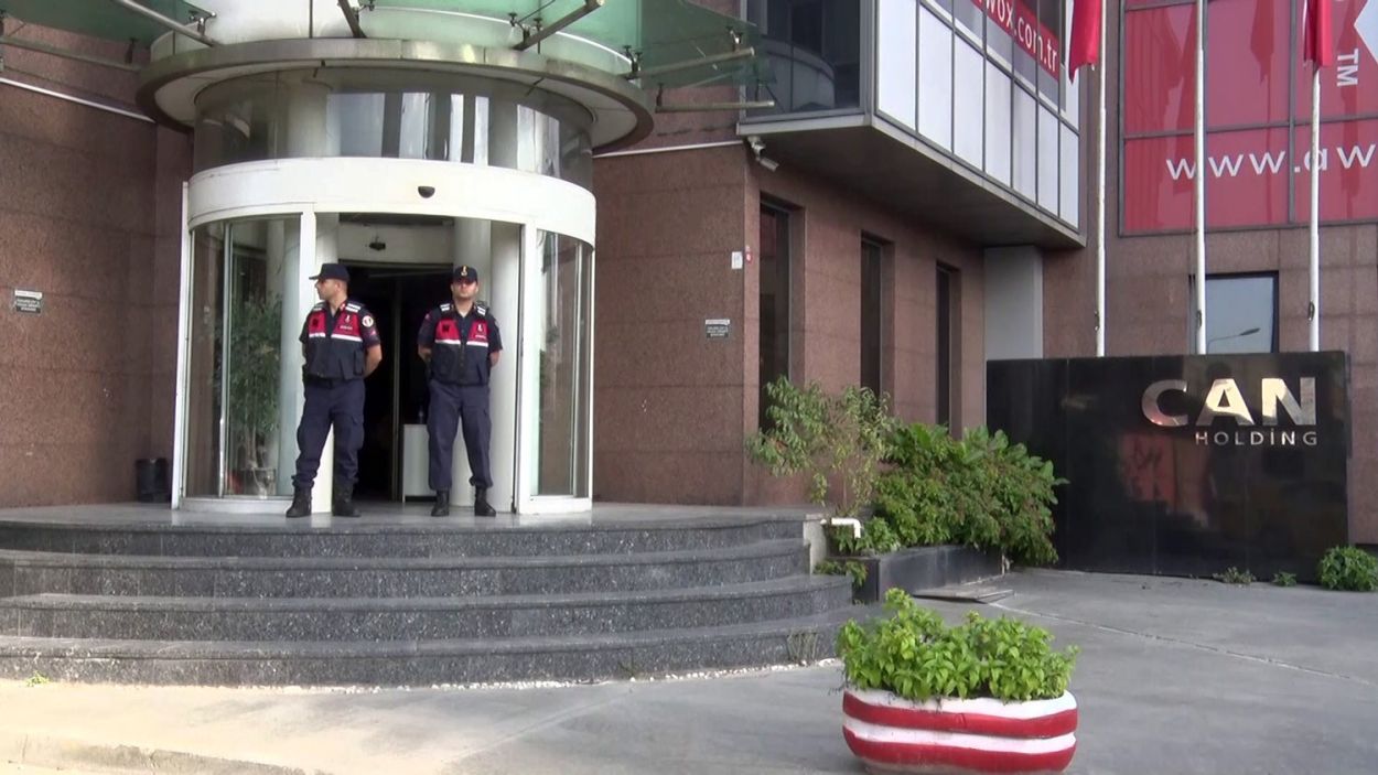Can Holding'e kara para operasyonu: 121 şirkete el konuldu, 10 şüpheliye gözaltı kararı Can Holding'e kara para operasyonu: 121 şirkete el konuldu, 10 şüpheliye gözaltı kararı