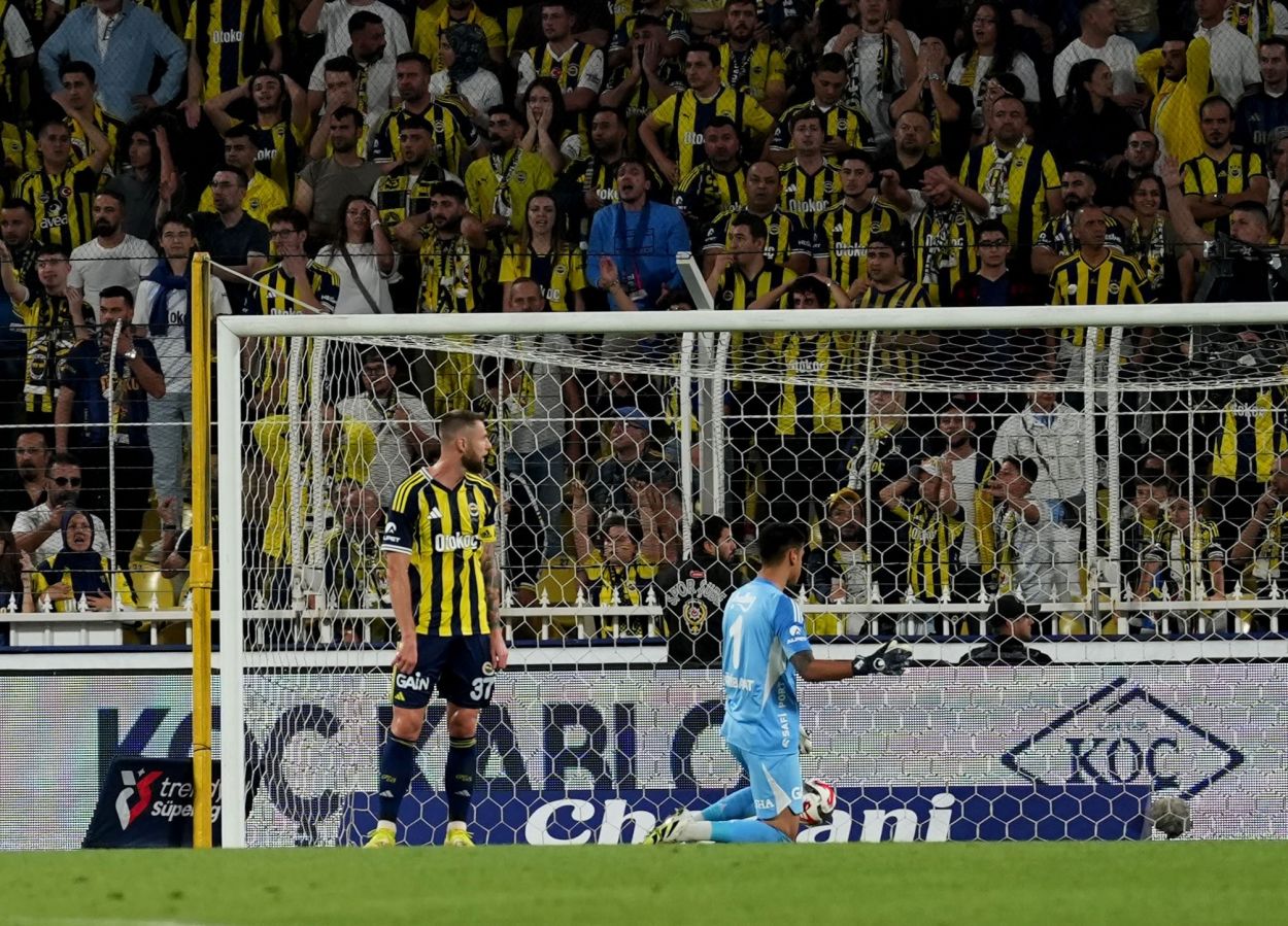 Fenerbahçe, evinde ilk puanını kaybetti Fenerbahçe, evinde ilk puanını kaybetti