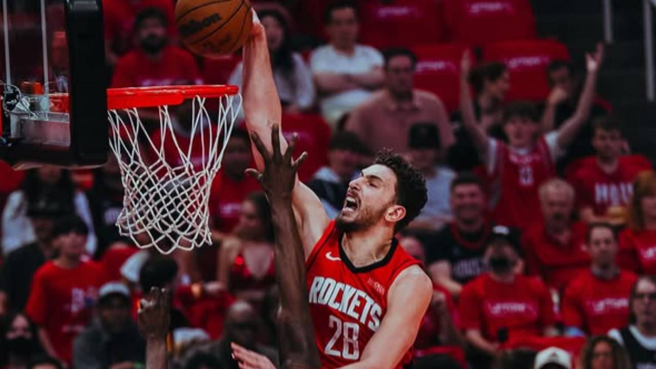 Alperen Şengün, NBA'de ilk maça damgasını vurdu Alperen Şengün, NBA'de ilk maça damgasını vurdu