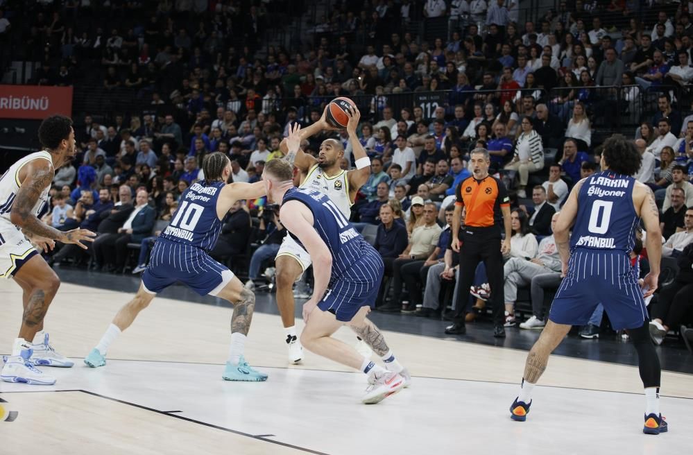 Euroleague'de Fenerbahçe Beko A. Efes’i mağlup etti.  Euroleague'de Fenerbahçe Beko A. Efes’i mağlup etti.