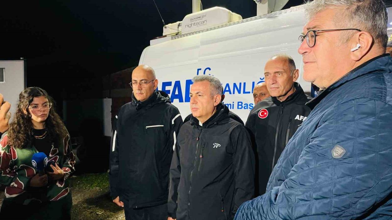 Foça’daki selde acı detay: Kızıyla telefonda görüşürken sel sularına kapıldı Foça’daki selde acı detay: Kızıyla telefonda görüşürken sel sularına kapıldı
