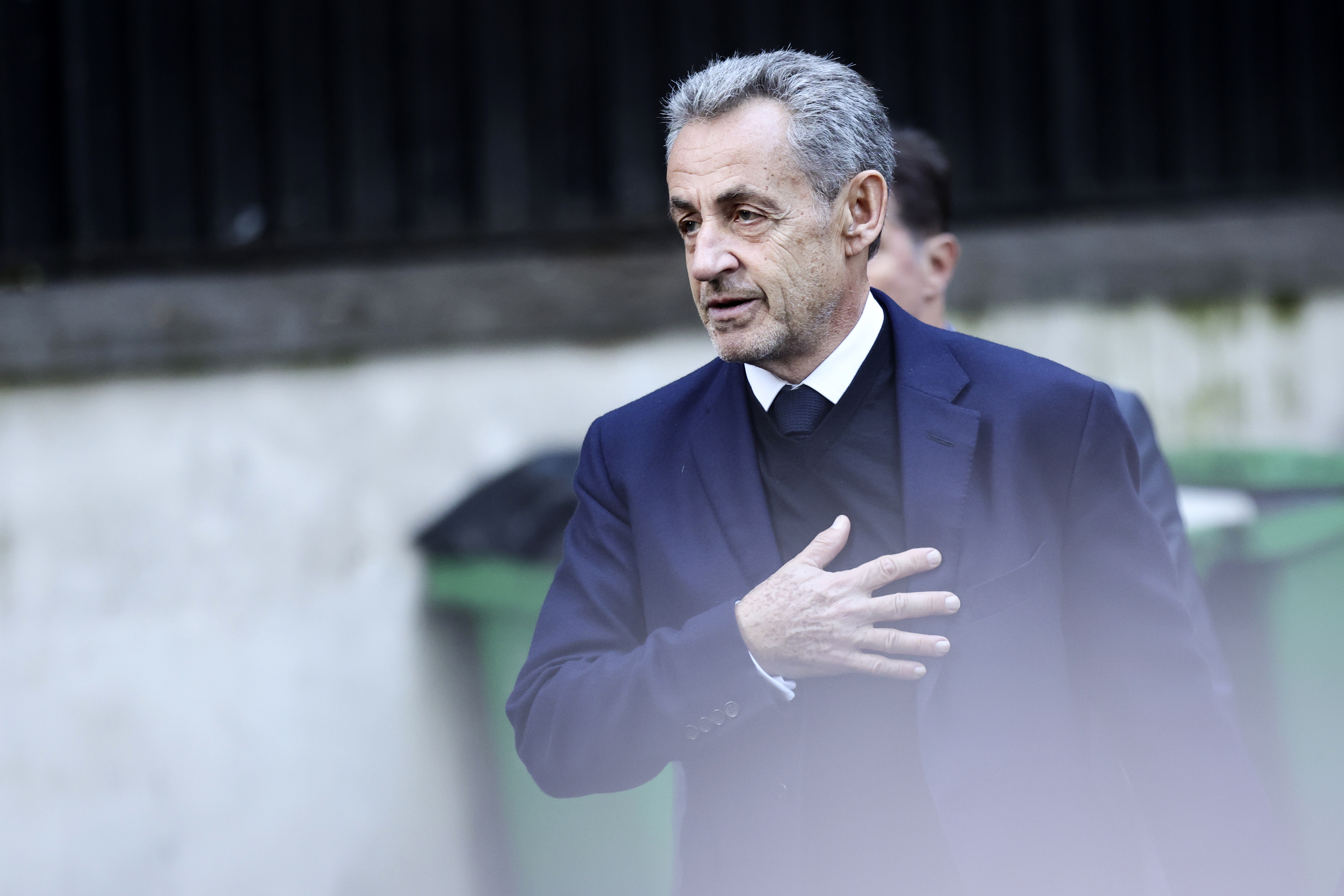 Fransa tarihinde bir ilk: Eski Cumhurbaşkanı Sarkozy hapse girdi Fransa tarihinde bir ilk: Eski Cumhurbaşkanı Sarkozy hapse girdi
