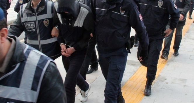 "İstanbul Senin" uygulamasındaki kişisel verileri sızdıran şüphelilere operasyon: 15 gözaltı "İstanbul Senin" uygulamasındaki kişisel verileri sızdıran şüphelilere operasyon: 15 gözaltı