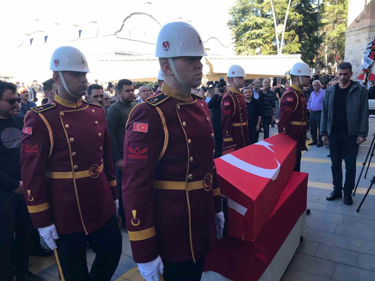 Jandarma KOM Daire Başkanı Tuğgeneral Akşit memleketinde son yolculuğuna uğurlandı Jandarma KOM Daire Başkanı Tuğgeneral Akşit memleketinde son yolculuğuna uğurlandı