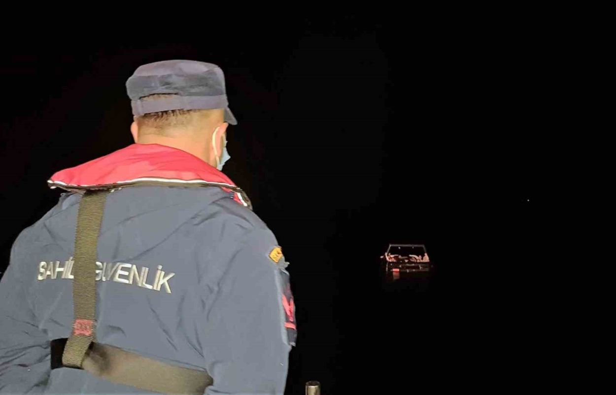 Yunanistan, 18’i çocuk 46 düzensiz göçmeni ölüme terk etti Yunanistan, 18’i çocuk 46 düzensiz göçmeni ölüme terk etti