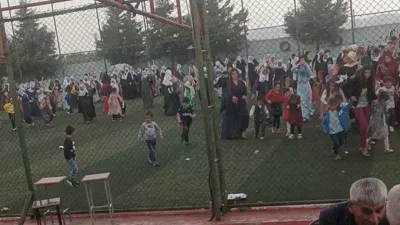 Yağmur bastırdı davetliler gelin ve damadı bırakıp kaçtı