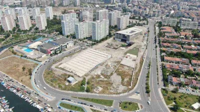 İzmir'de yılan hikayesine dönen opera binası