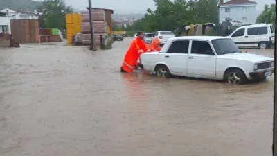 Bilecik’te sağanak yağış sonrası alt geçitte araç içinde mahsur kalan 6 kişi kurtarıldı