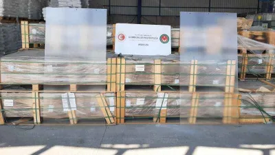 Gümrük Muhafaza ekipleri 265 ton kaçak cam ele geçirdi
