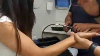 Parmağındaki yüzüğü itfaiye ekipleri çıkarabildi