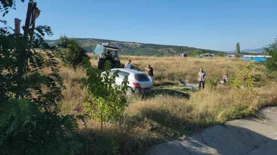 Karabük'te otomobile çarpan bir araç, su kanalını aşıp tarlaya uçtu: 6 yaralı