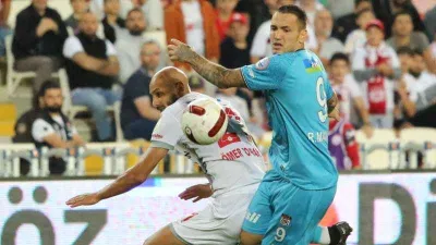 Sivasspor’da Rey Manaj ilk resmi maçına çıktı