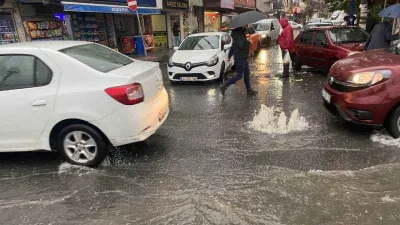 İstanbul’da yağış vatandaşları olumsuz etkiledi
