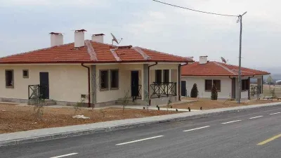 Köy evleri depremzedelere teslim ediliyor