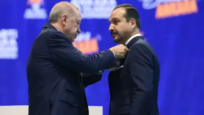 Cumhurbaşkanı Erdoğan, AK Parti'ye katılan Zorlu'ya rozet taktı