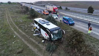 Gelibolu'da otobüs yoldan çıktı: 40 yaralı