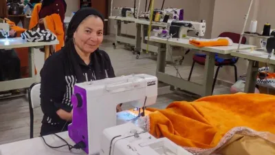 Yetim anneleri, afetzede çocuklar için üretiyor