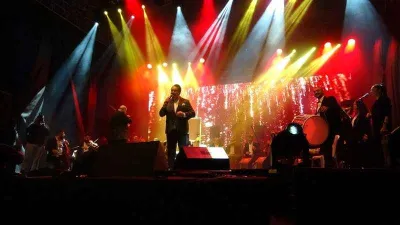 30 yıl aradan sonra Mersin'de sahne aldı