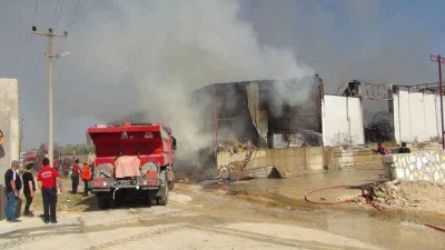 30 kişinin çalıştığı fabrika küle döndü