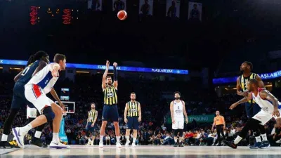 Anadolu Efes, Fenerbahçe'yi eledi