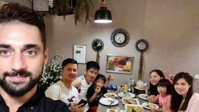 Tatil için gittiği Phuket’in en ünlü restoranının sahibi oldu