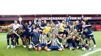 Fenerbahçe Kadın Futbol Takımı 13 oyuncu ile sözleşme yeniledi