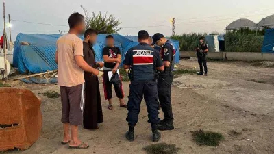 Mersin'de ülkeye kaçak giriş yapan 12 göçmen yakalandı