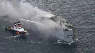 Hollanda’da kargo gemisindeki yangın 2 gündür devam ediyor