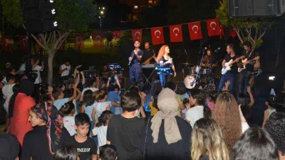 Mersin'de 'Yaz Dostum Konserleri' sürüyor