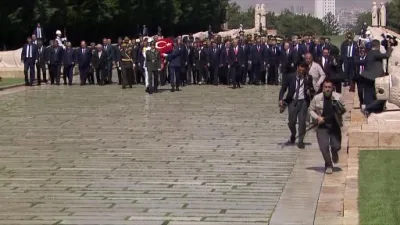 Cumhurbaşkanı Erdoğan başkanlığındaki devlet erkanı, Anıtkabir'i ziyaret etti