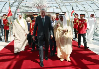 Cumhurbaşkanı Erdoğan, Kuveyt’te resmi törenle karşılandı