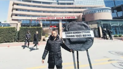 CHP Genel Merkezi önünde çelenkli protesto! 