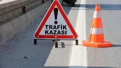 Motosikletle kamyon çarpıştı, 2 kişi hayatını kaybetti