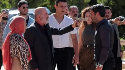 Uzak Şehir tekrarı ne zaman hangi gün saat kaçta oyuncu kadrosu?