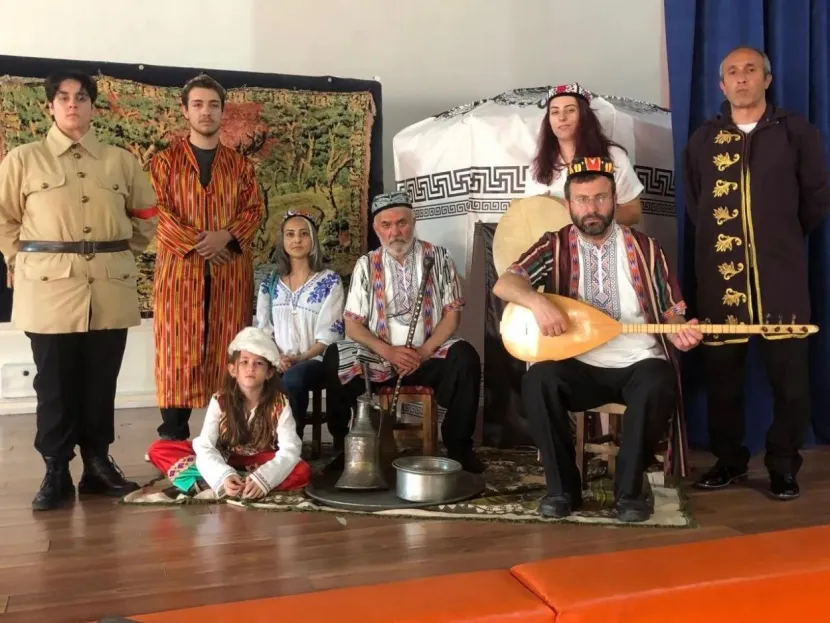 Gebze’de Sahnelenen Tiyatro Oyunu’nda Uygurların Feryadı Yankılandı